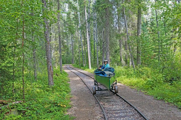 Quels sont les aspects à considérer lors du portage d'un jeu PC sur consoles ?