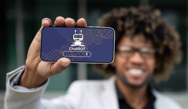 Quels sont les avantages de l'emploi de chatbots multilingues pour un site touristique ?